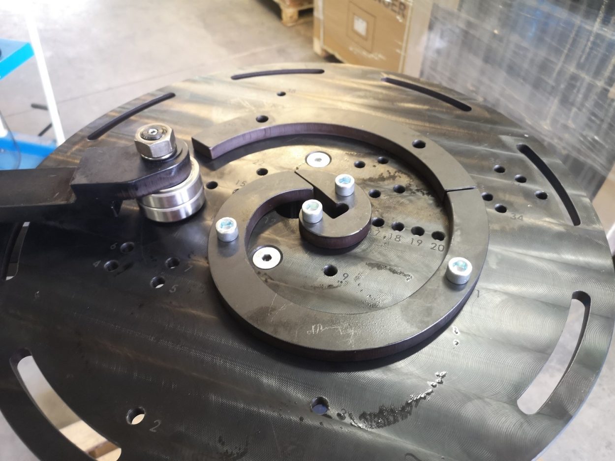 Cintreuse volute multifonction CMFP10